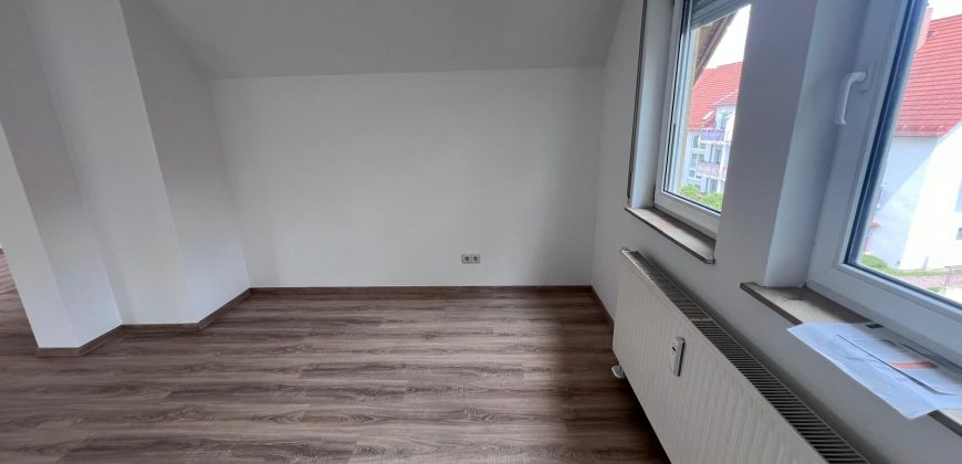 neu renovierte und helle 2-Zimmer-Dachgeschosswohnung in Dresden/Weißig